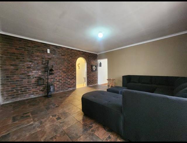 4 BEDROOM HOUSE FOR SALE IN GENL ALBERTS PARK